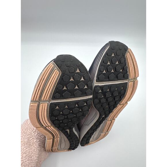 Nike Sneakers - Women's 10 - Picture 5 of 5